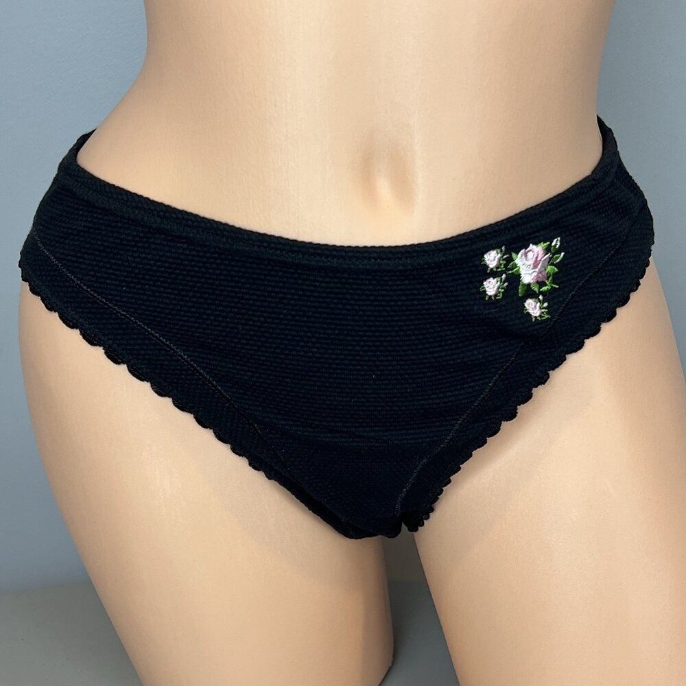 Harve Benard Panties Size Large 7 Black Embroidered Rose NWT Vtg 90s Y2K